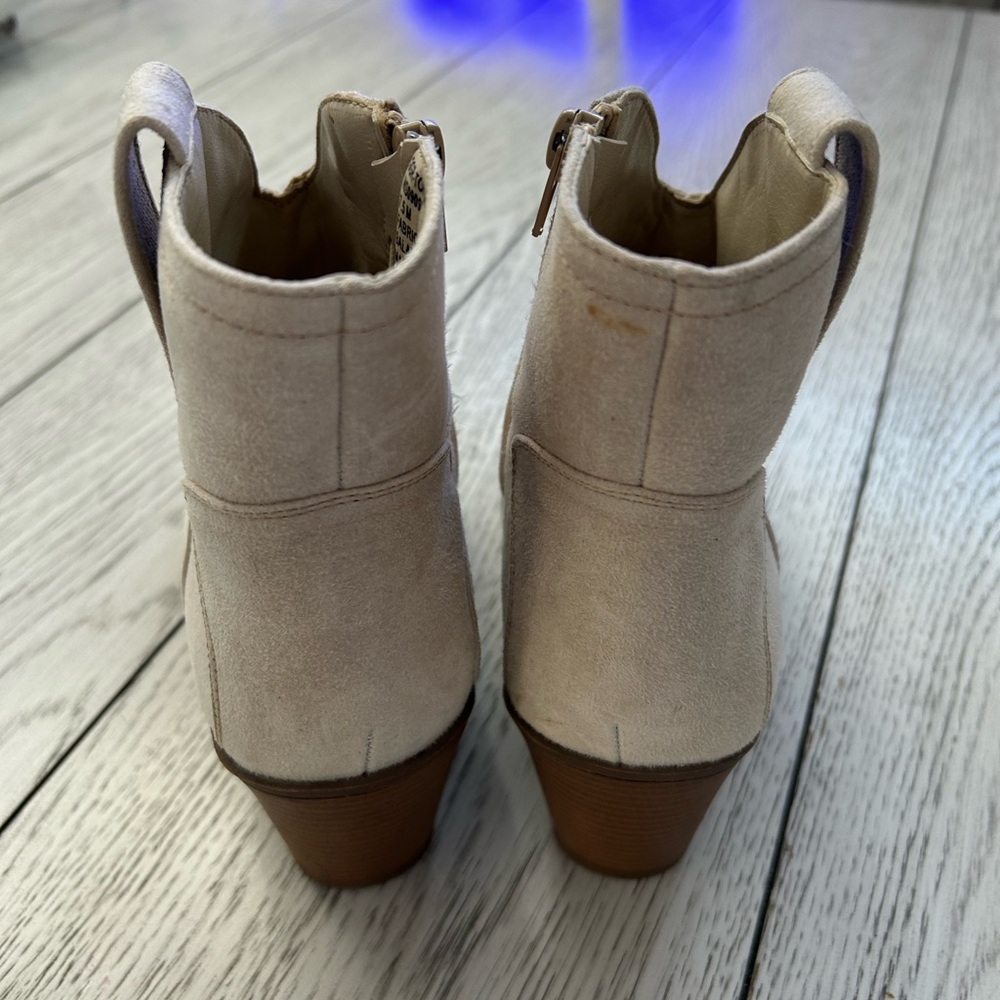 Women's Cream Ankle Boots 7.5B - Picture 5 of 9